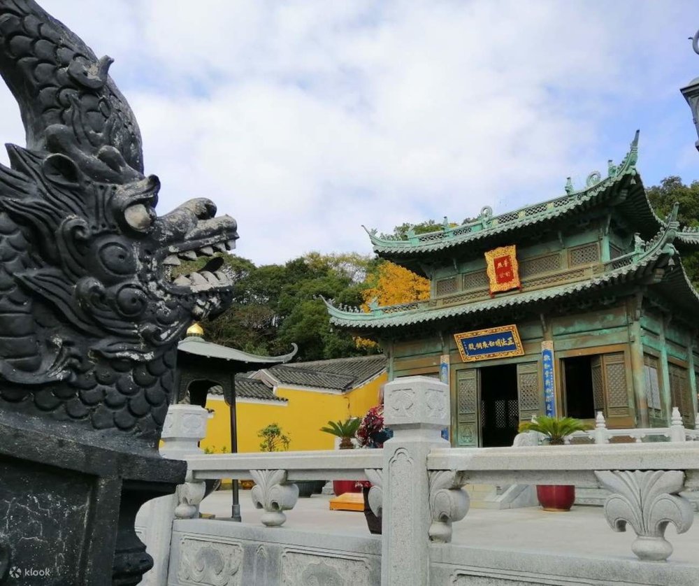 Vãn Cảnh Chùa Và Hòa Mình Vào Không Khí Tu Viện