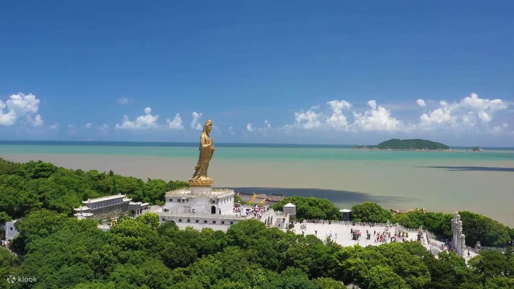 Chụp Ảnh Giữa Biển Trời Và Chùa Cổ