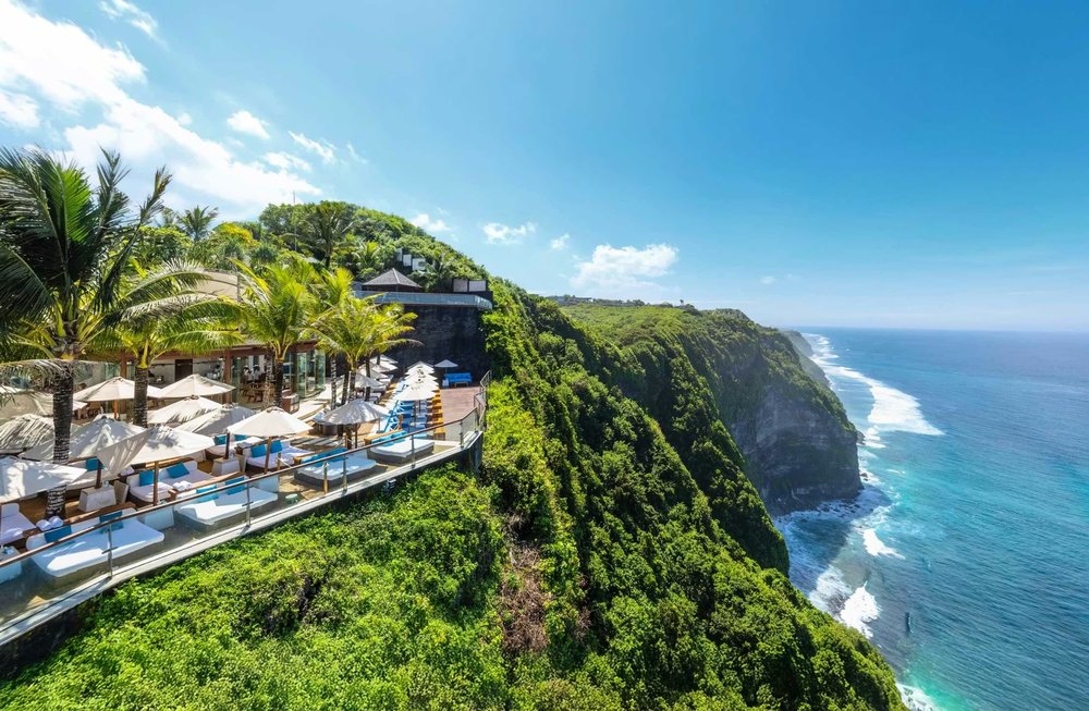 One Eighty (The Edge Bali) – Hồ Bơi Đáy Kính Treo Lơ Lửng