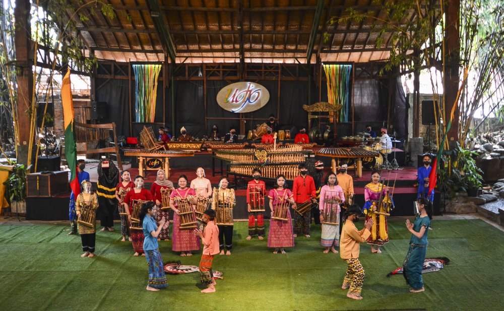 Làng Văn Hóa Saung Angklung Udjo – Đánh Thức Tâm Hồn Bằng Nhạc Cụ Di Sản