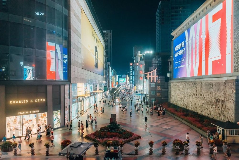 Phố Mua Sắm Chunxi & Check-in Gấu Trúc Leo Tường