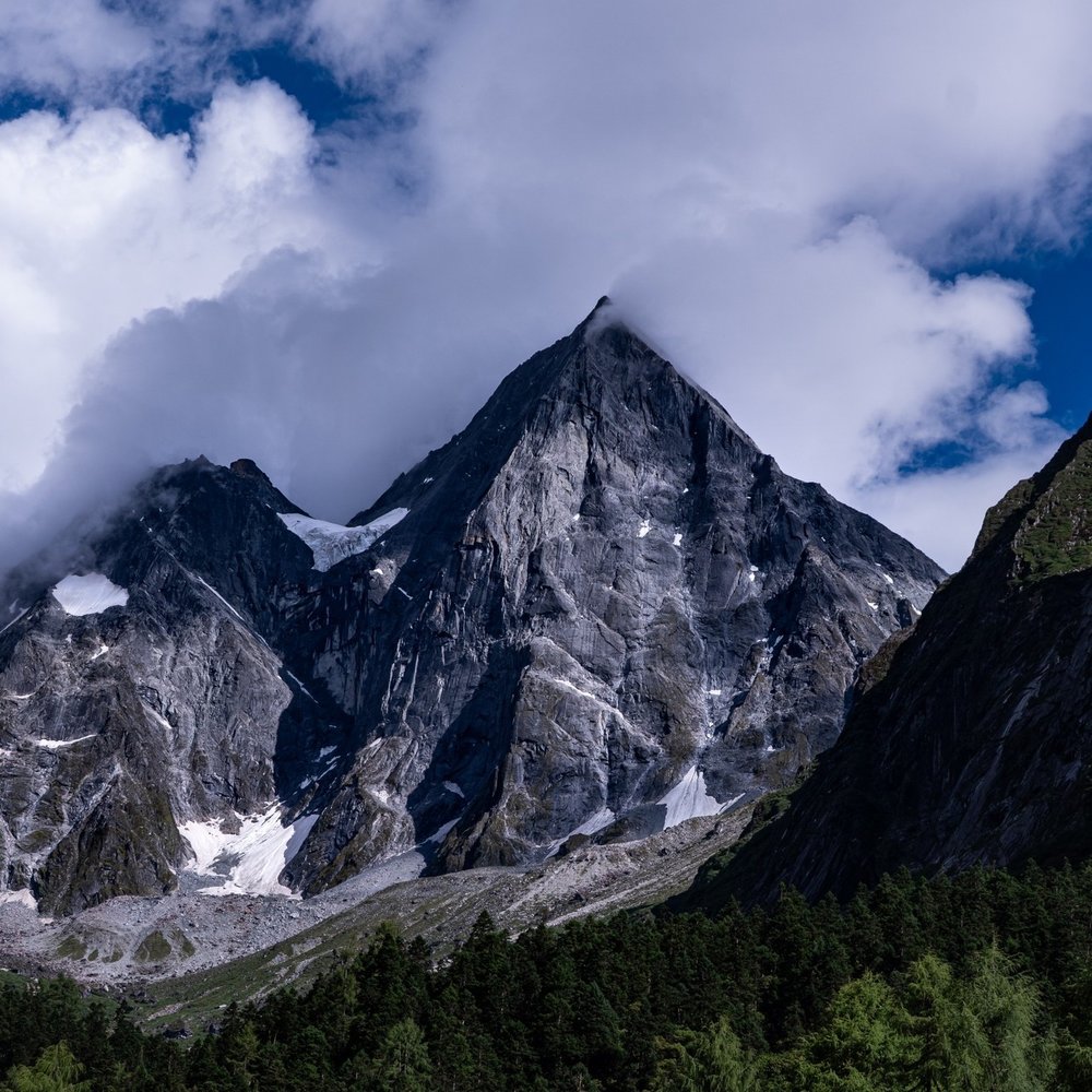 Hành Trình Di Chuyển Đến Lý Huyện