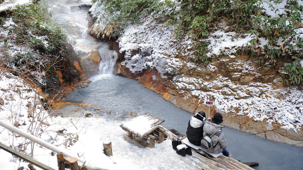 大湯沼川天然足湯