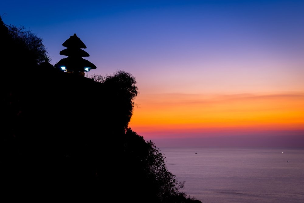 Đền Uluwatu – Vách Đá Hùng Vĩ Và Hoàng Hôn Rực Cháy