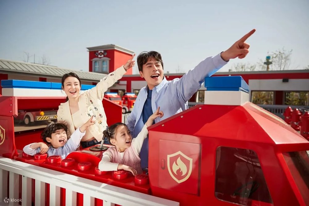  LEGO Friends – Thế Giới Của Tình Bạn & Sắc Màu