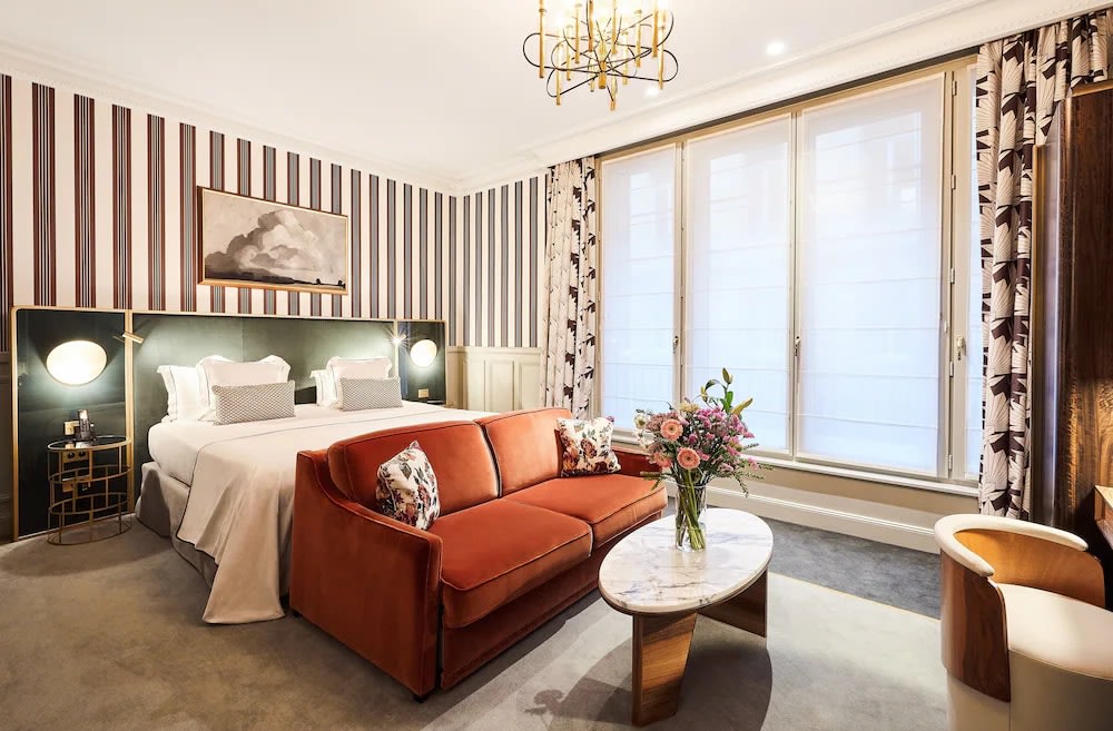 Chic Grand Powers hotel room