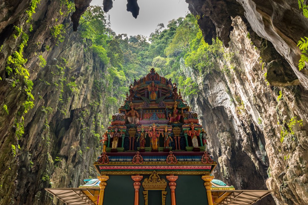 Động Batu - Chinh phục 272 bậc thang cầu vồng rực rỡ