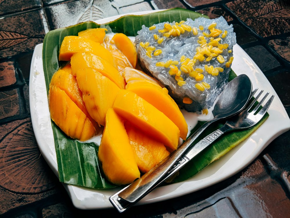 plated mango sticky rice