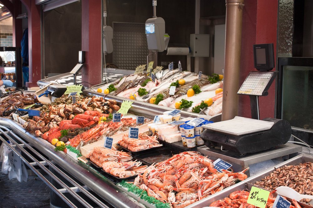 Fresh seafood in Place Saint-François Market | Photo Credit: Wikimedia Commons