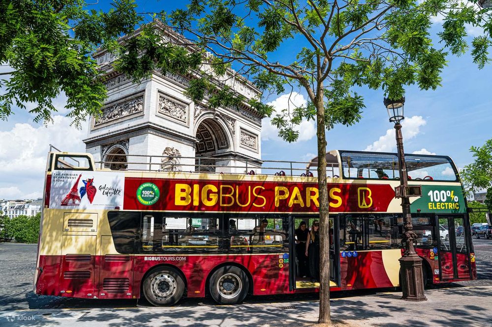 Paris hop on hop off bus