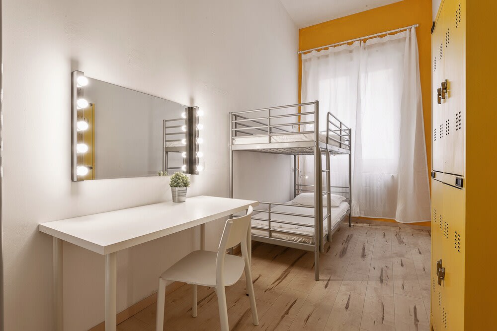 Quo Milano’s shared room with cozy bunk beds
