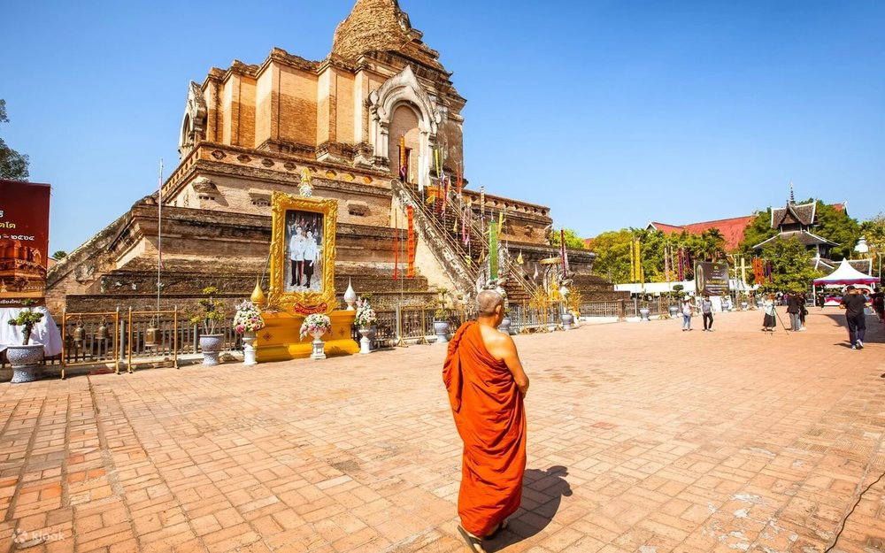 Thăm Viếng Những Ngôi Chùa Địa Phương