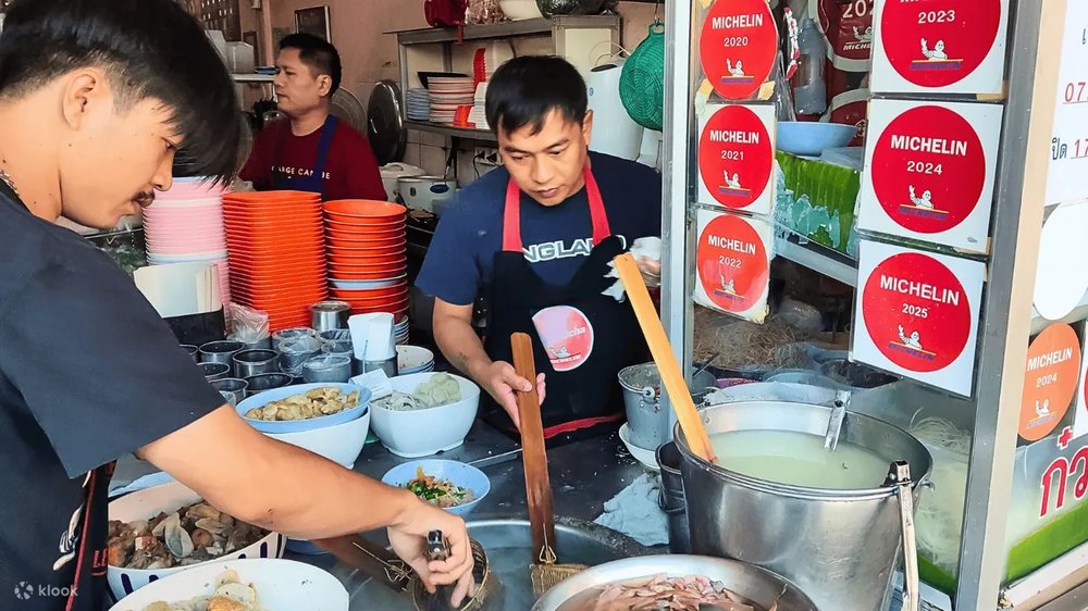 Buổi Trưa Ăn Tại Quán Địa Phương Trên Núi