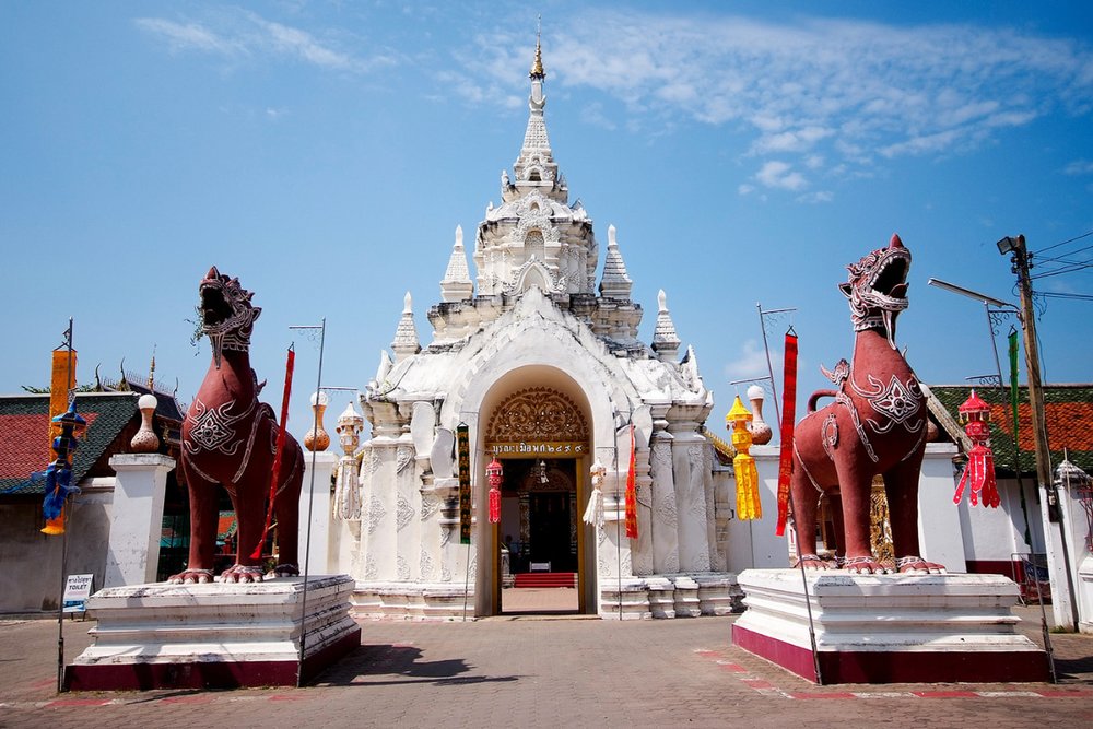 Tham Quan Wat Phra That Hariphunchai