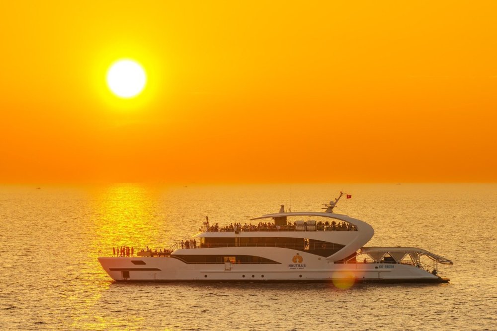 Tour Đón Năm Mới Xa Hoa Trên "Siêu Du Thuyền" Nautilus Namaste Tại Đảo Ngọc