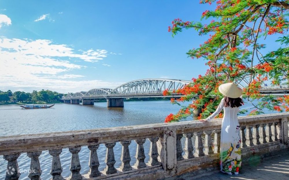 Sông Hương - Dòng Sông Êm Đềm Ôm Lấy Thành Phố