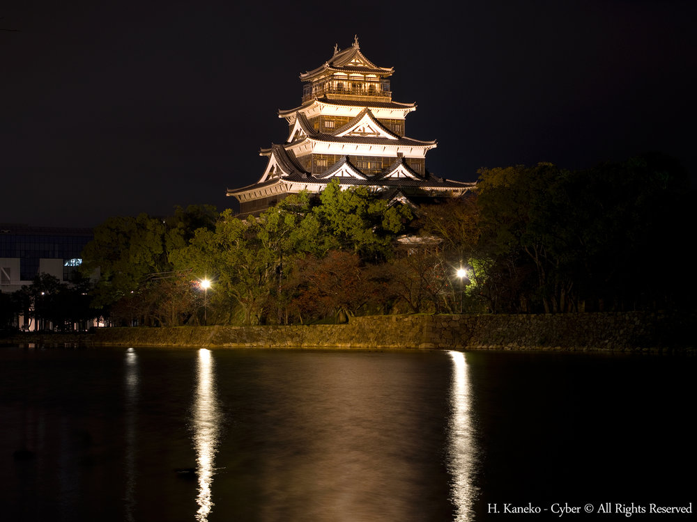 Hiroshima castle at night | Photo Credit: Wikimedia Commons 