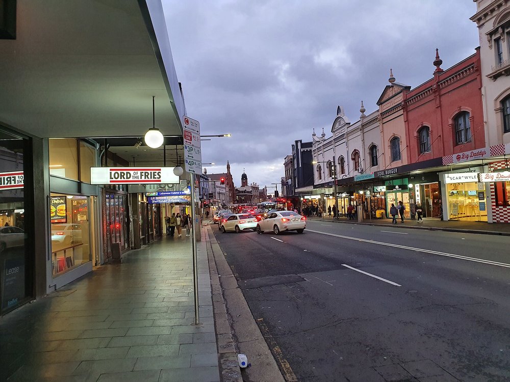 King Street in Newtown at dusk | Photo from Vakrieger on Wikimedia