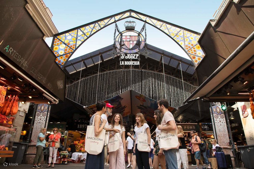The delights of La Boqueria market attracts many tourists