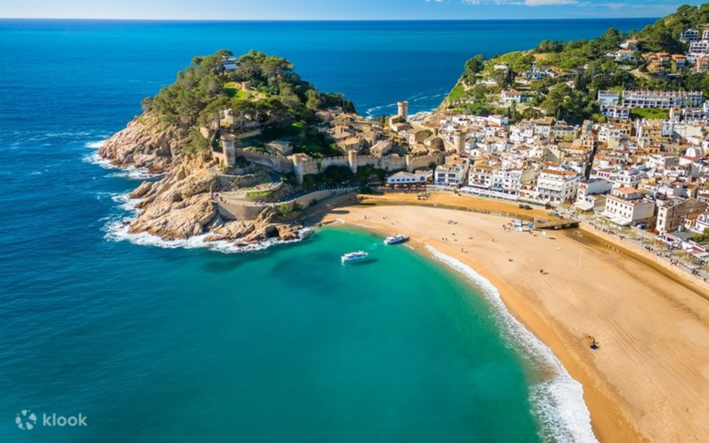 A seaside city with a crowdless beach