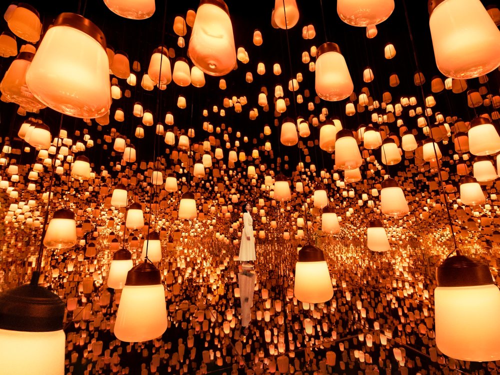 Immersive exhibit in teamLab Biovortex Kyoto  