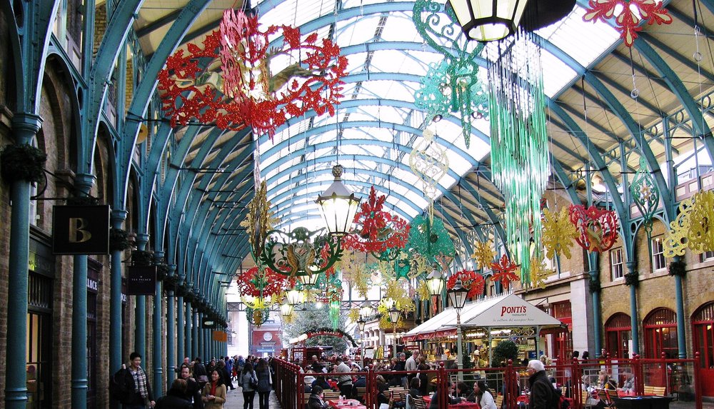 Shopping in Covent Garden, London’s most popular areas for boutiques | Photo Credits: Dhowes on Wikimedia