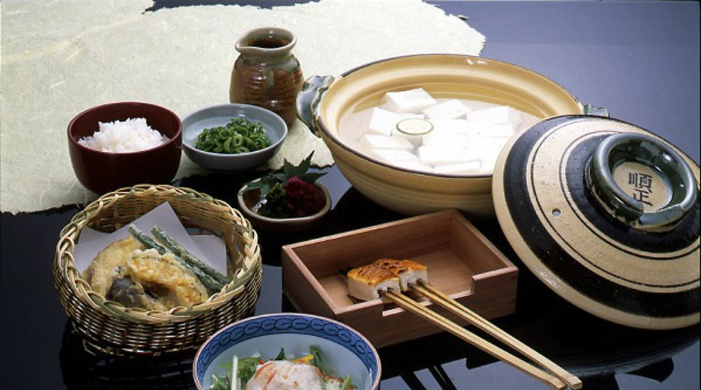 Comforting yudofu meal at Nanzenji Junsei