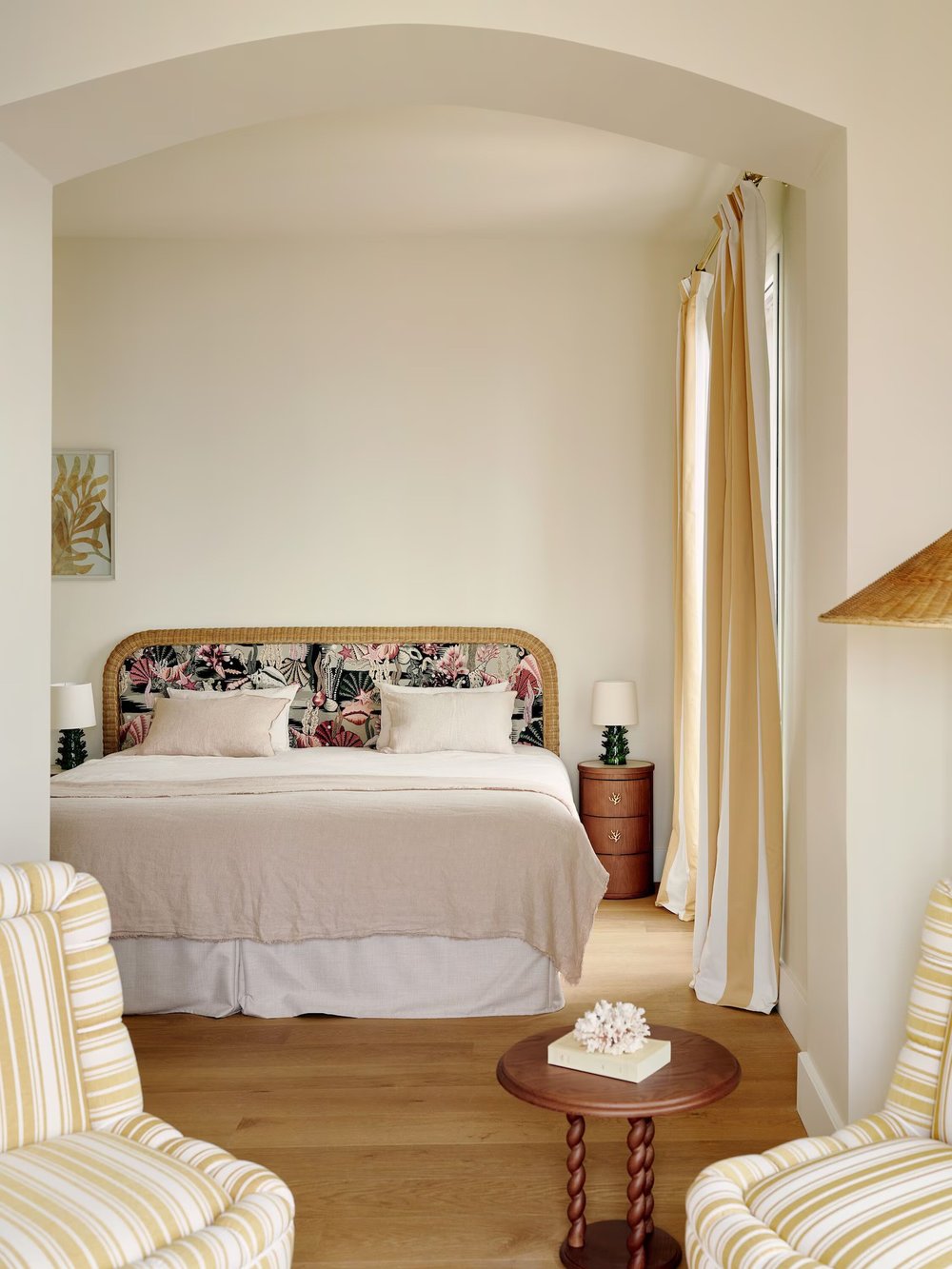 Hotel La Pérouse Nice room with stylish decor and a relaxing Riviera feel