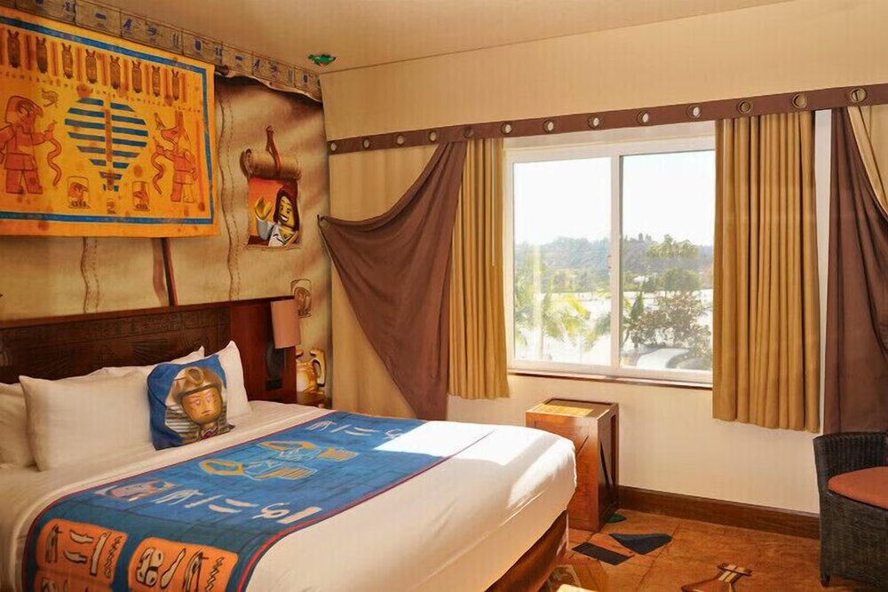 Colorful LEGO-themed family room at LEGOLAND California Hotel