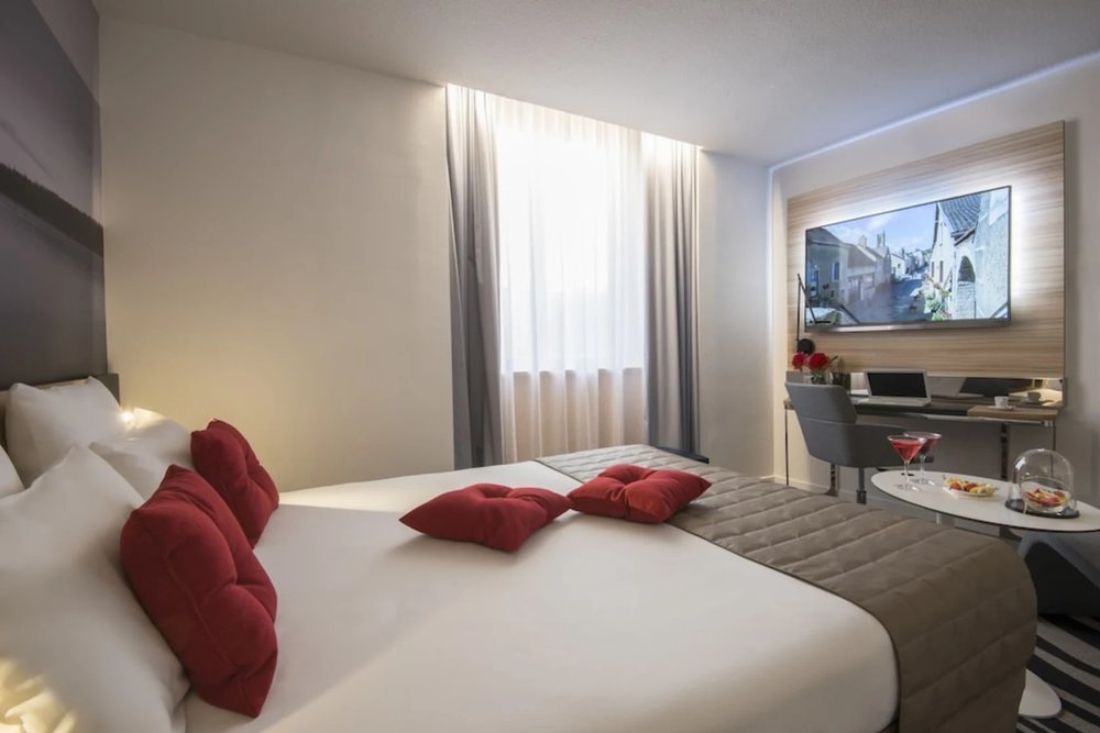 Novotel Nice Centre Vieux Nice room with modern furnishings for families