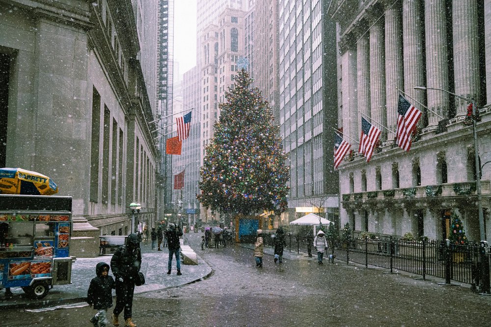 New York Snow blankets rooftops across a calm city skyline | Photo from Sasha Zilov on Pexels