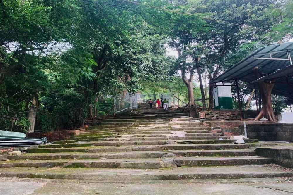  Trải Nghiệm Leo Núi Bộ Qua Hệ Thống Bậc Thang Đá