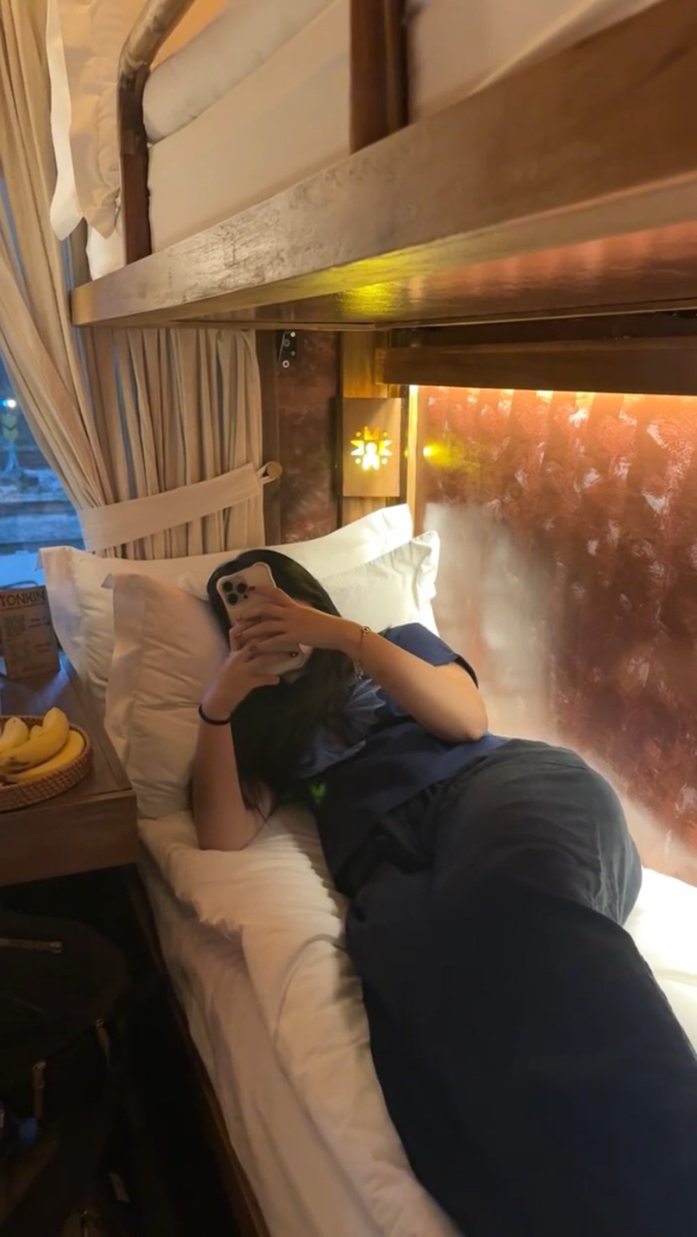 SG - hanoi sleeper bus vs train