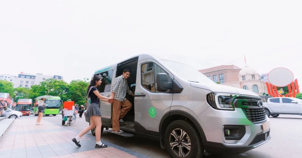 SG - hanoi sleeper bus vs train