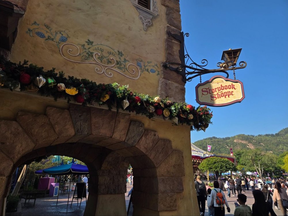 HKDL Storybook shoppe 102737