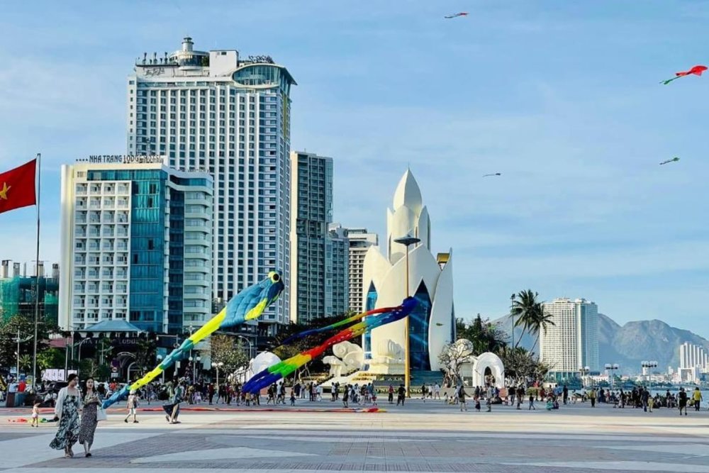 Quảng Trường 2/4 Nha Trang Có Gì Chơi? Trải Nghiệm Nhịp Sống Bản Địa Sôi Động