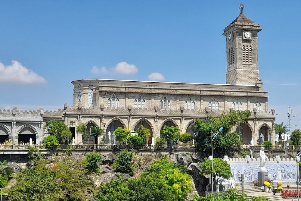 Nhà Thờ Núi Và Bảo Tàng Yersin - Hành Trình Khám Phá Kiến Trúc Và Lịch Sử 