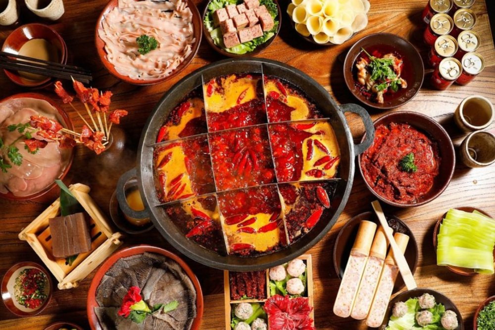 Trưa (12:30-14:00) - Ăn Trưa, Uống Trà Và Nghỉ Ngơi 