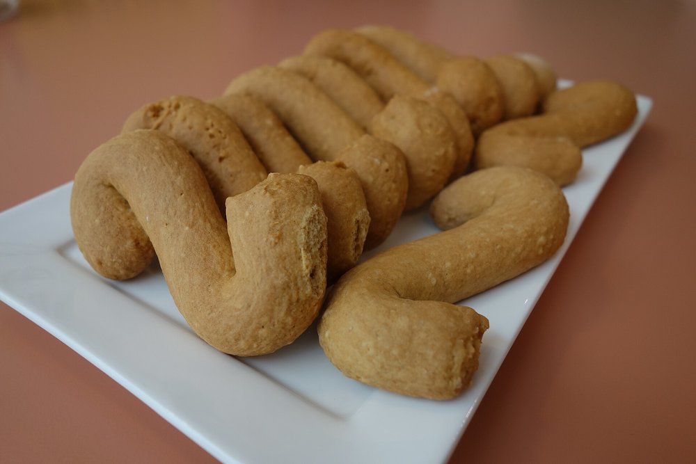 Traditional Venetian bussolà butter cookies arranged on a white plate