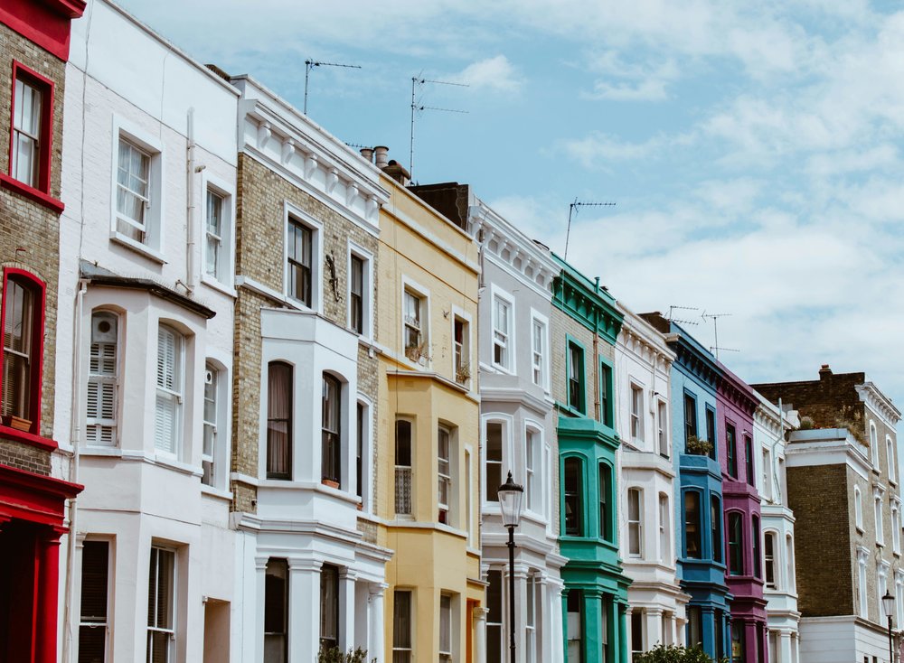 Colorful buildings in Notting Hill | Photo Credit: Bethany Opler on Unsplash