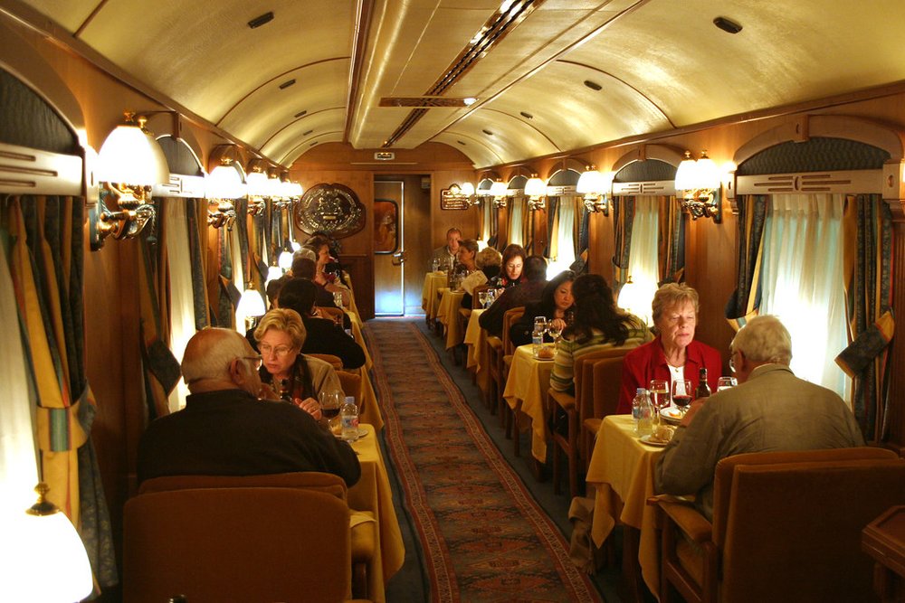 Interior dining car of the El Transcantábrico Gran Lujo luxury train | Photo Credit: Flickr