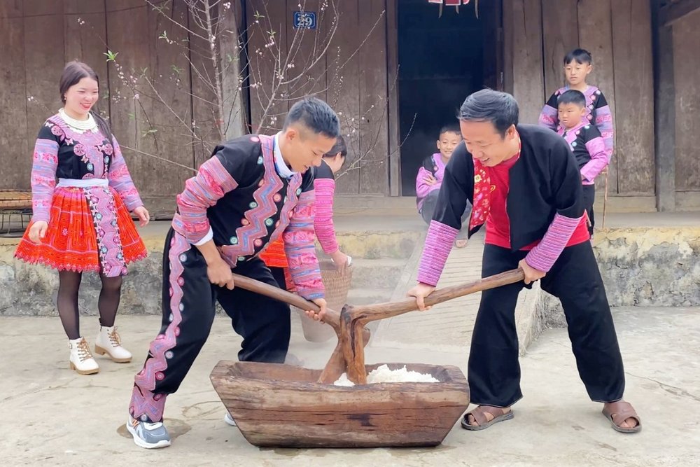 Tết Người Mông - Bánh Dày, Khèn Gọi Xuân Và Chợ Phiên Sắc Màu