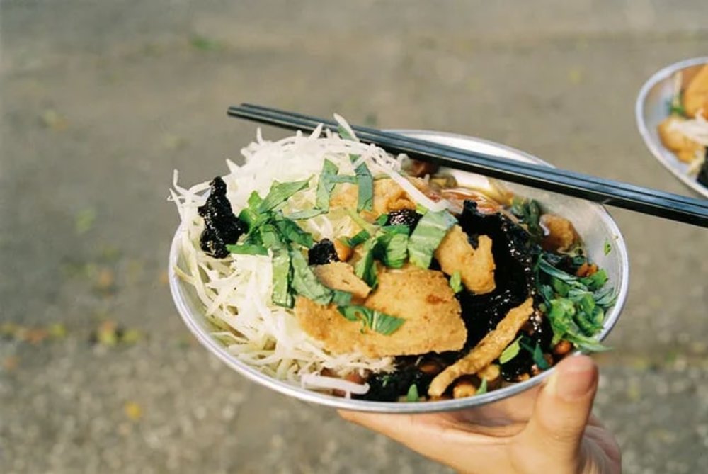 Spicy green papaya salad (Gỏi khô bò / Gỏi đu đủ)