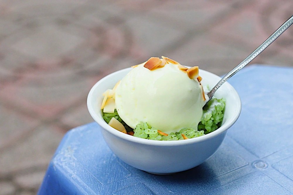 Sticky rice meets coconut ice cream with Kem Xôi