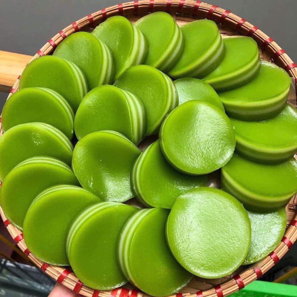 Bánh Da Lợn with pandan and coconut layers
