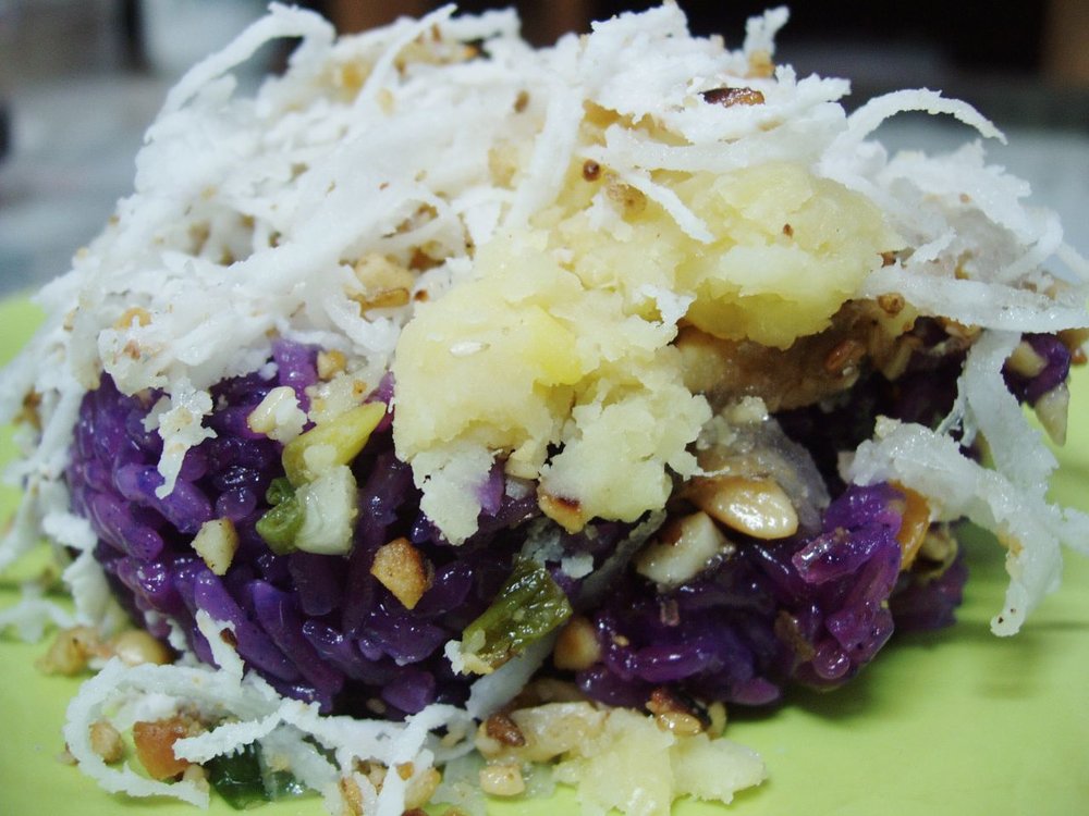 A classic Vietnamese breakfast or snack: Xôi Ngọt