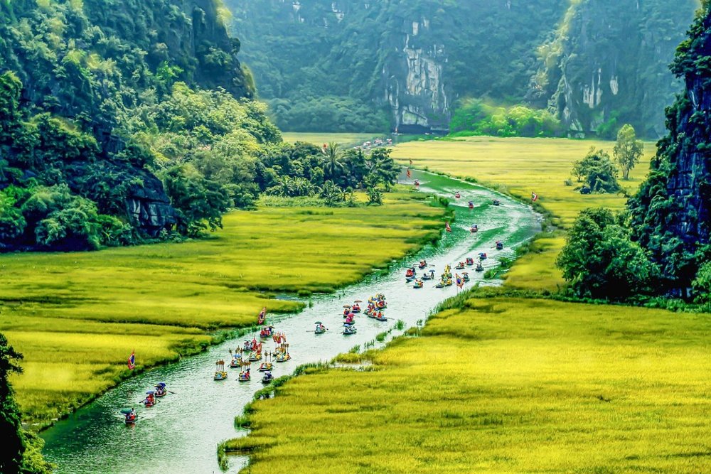 Tour Ngày Ninh Bình Tuyệt Nhất: Hành Trình Chạm Đến "Hạ Long Trên Cạn"