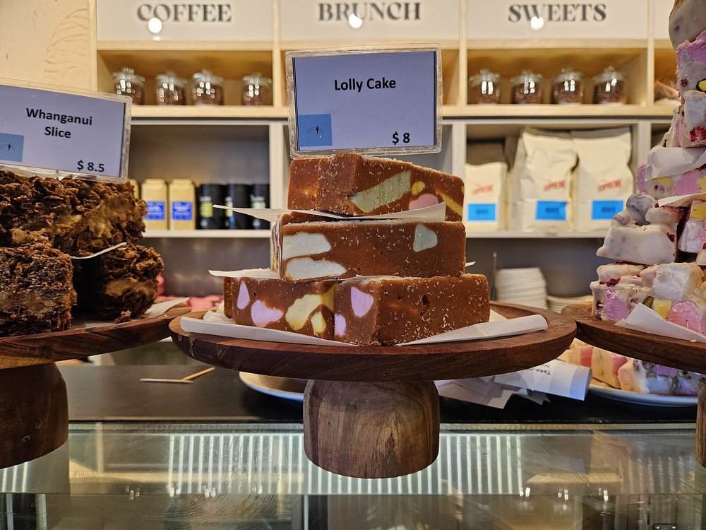 Traditional New Zealand lolly cake with marshmallows and biscuit pieces