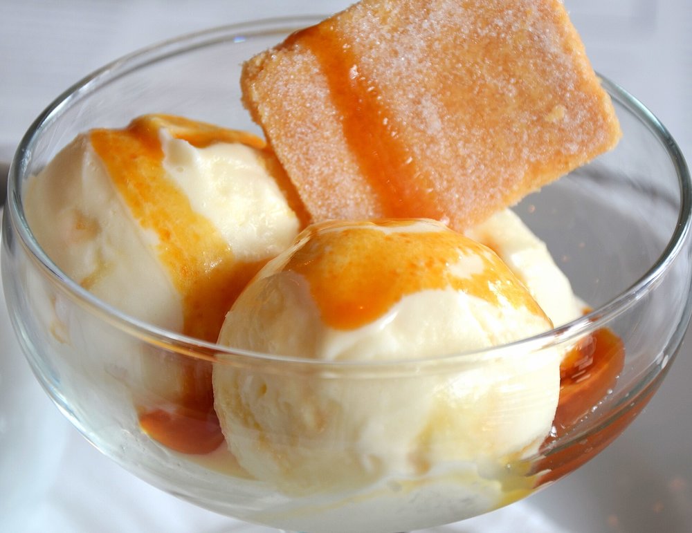 Hokey pokey ice cream served with crunchy honeycomb toffee