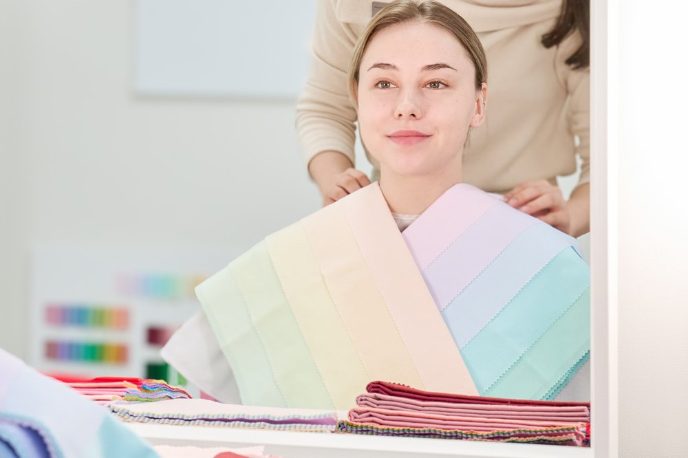 Tourists getting color analysis in Seoul